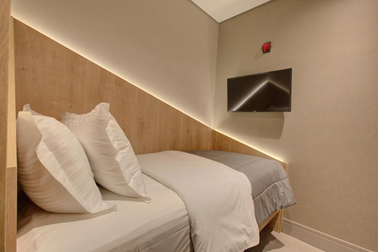 Fast Sleep Suites By Slaviero Hoteis - Hotel Dentro Do Aeroporto De Guarulhos - Terminal 2 - Desembarque Oeste Exteriör bild
